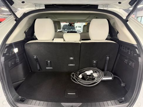 Used 2024 MAZDA CX-90 Plug-In Hybrid w/ Premium Plus image 17