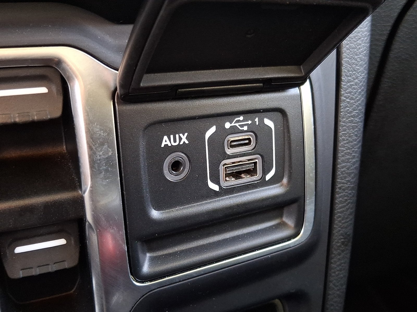Used 2020 Jeep Wrangler Unlimited Sahara AWD/4WD image 25