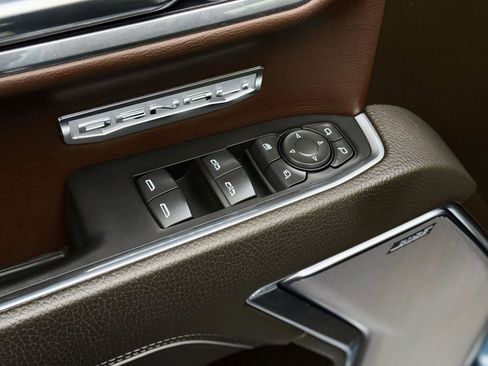 Used 2025 GMC Sierra 1500 Denali w/ Denali Carbonpro Edition image 11