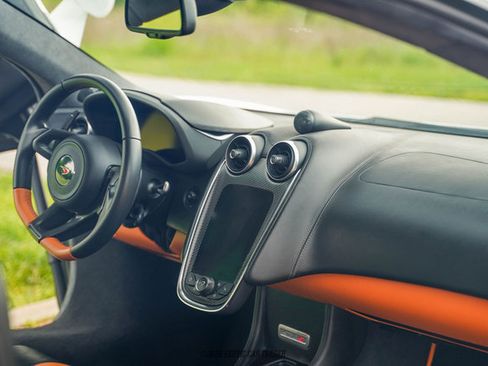 Used 2017 McLaren 570S Coupe RWD image 33