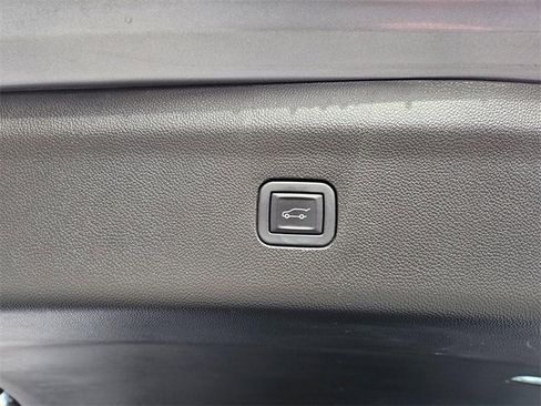 Used 2024 Buick Enclave Premium image 12