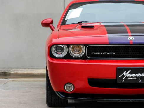 Used 2009 Dodge Challenger SRT8 w/ SRT Option Group II RWD image 38