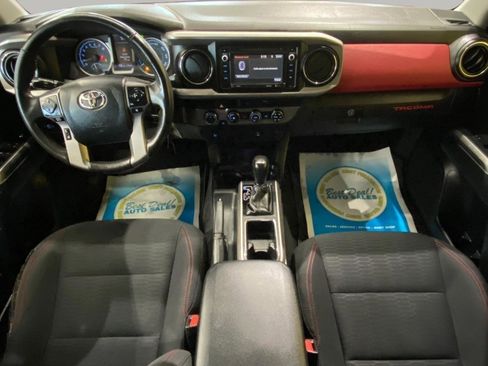 Used 2016 Toyota Tacoma SR5 w/ SR5 Appearance Package (SN) image 18