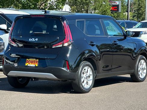 Used 2023 Kia Soul LX w/ LX Technology Package FWD image 4