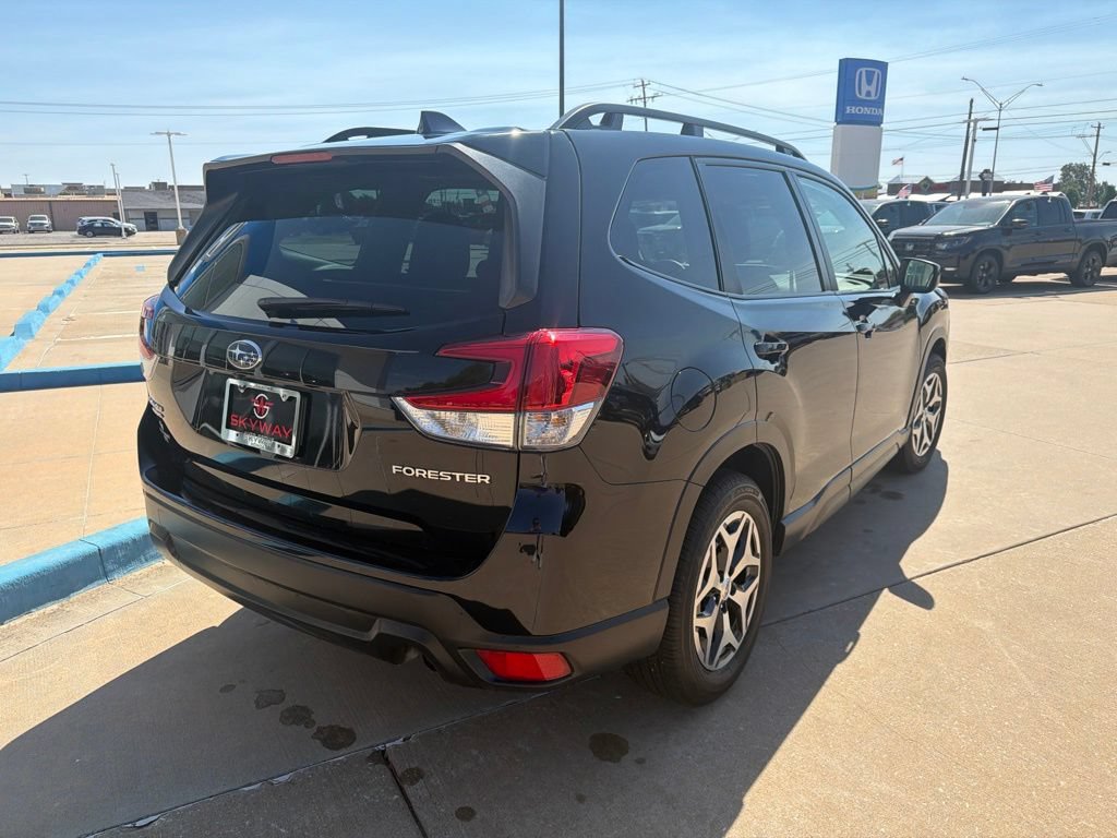 Used 2023 Subaru Forester Premium AWD/4WD image 6