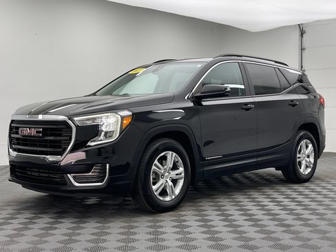 Used 2022 GMC Terrain SLE w/ Driver Convenience Package FWD image 2