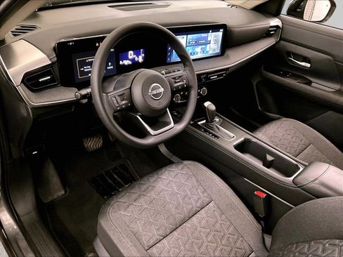 Used 2025 Nissan Kicks SV image 12