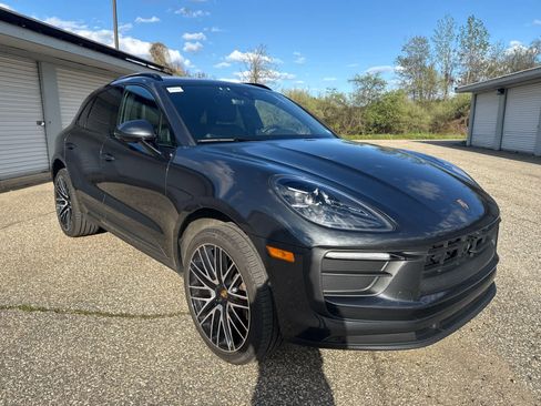 Used 2026 Porsche Macan AWD/4WD image 7