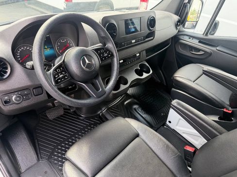 Used 2023 Mercedes-Benz Sprinter 1500 image 24