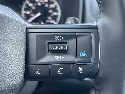 Used 2025 Nissan Rogue SV image 22