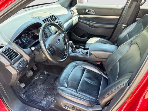 Used 2018 Ford Explorer XLT w/ Equipment Group 202A AWD/4WD image 22