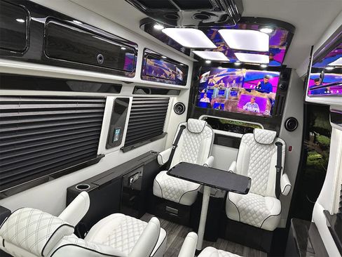 Used 2024 Mercedes-Benz Sprinter 3500 image 25