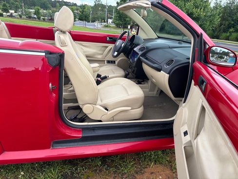 Used 2009 Volkswagen Beetle S image 13