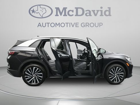 Used 2023 Volkswagen ID.4 Pro S Plus AWD/4WD image 40