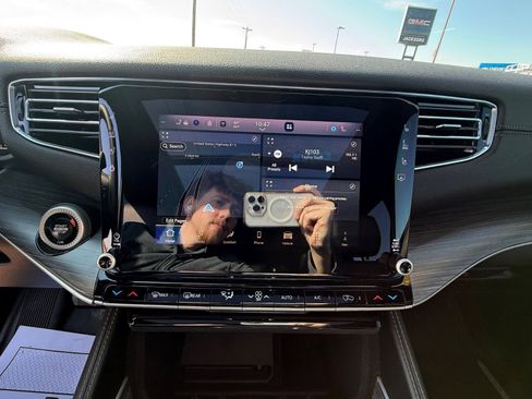 Used 2024 Jeep Wagoneer Series II w/ Premium Group I image 23