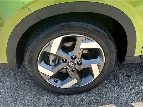 Used 2023 Hyundai Venue SEL FWD image 8