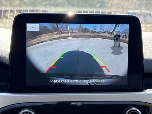 Used 2021 Ford Escape SE image 24