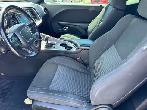 Used 2019 Dodge Challenger SXT RWD image 11