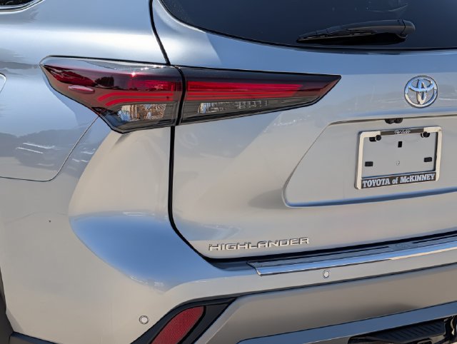 Used 2025 Toyota Highlander Platinum AWD/4WD image 8
