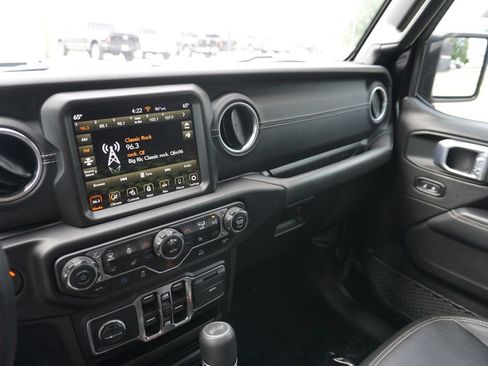 Used 2022 Jeep Wrangler Unlimited Sahara w/ Cold Weather Group AWD/4WD image 20