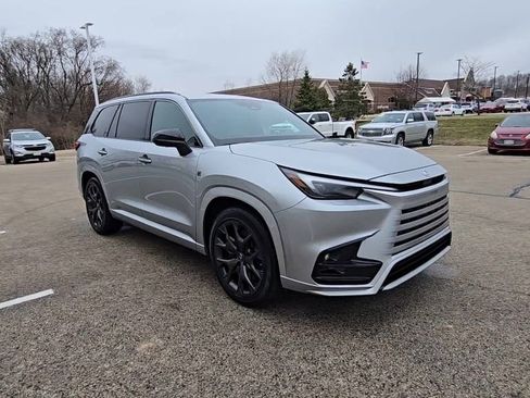 Used 2025 Lexus TX 500h AWD w/ Technology Package image 2