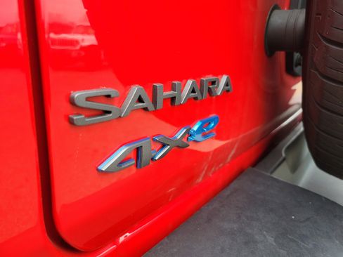 Used 2025 Jeep Wrangler Unlimited Sahara w/ Safety Group image 20