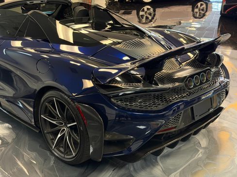 Used 2022 McLaren 765LT RWD image 13