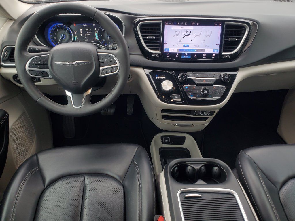 Used 2023 Chrysler Pacifica Touring-L FWD image 25