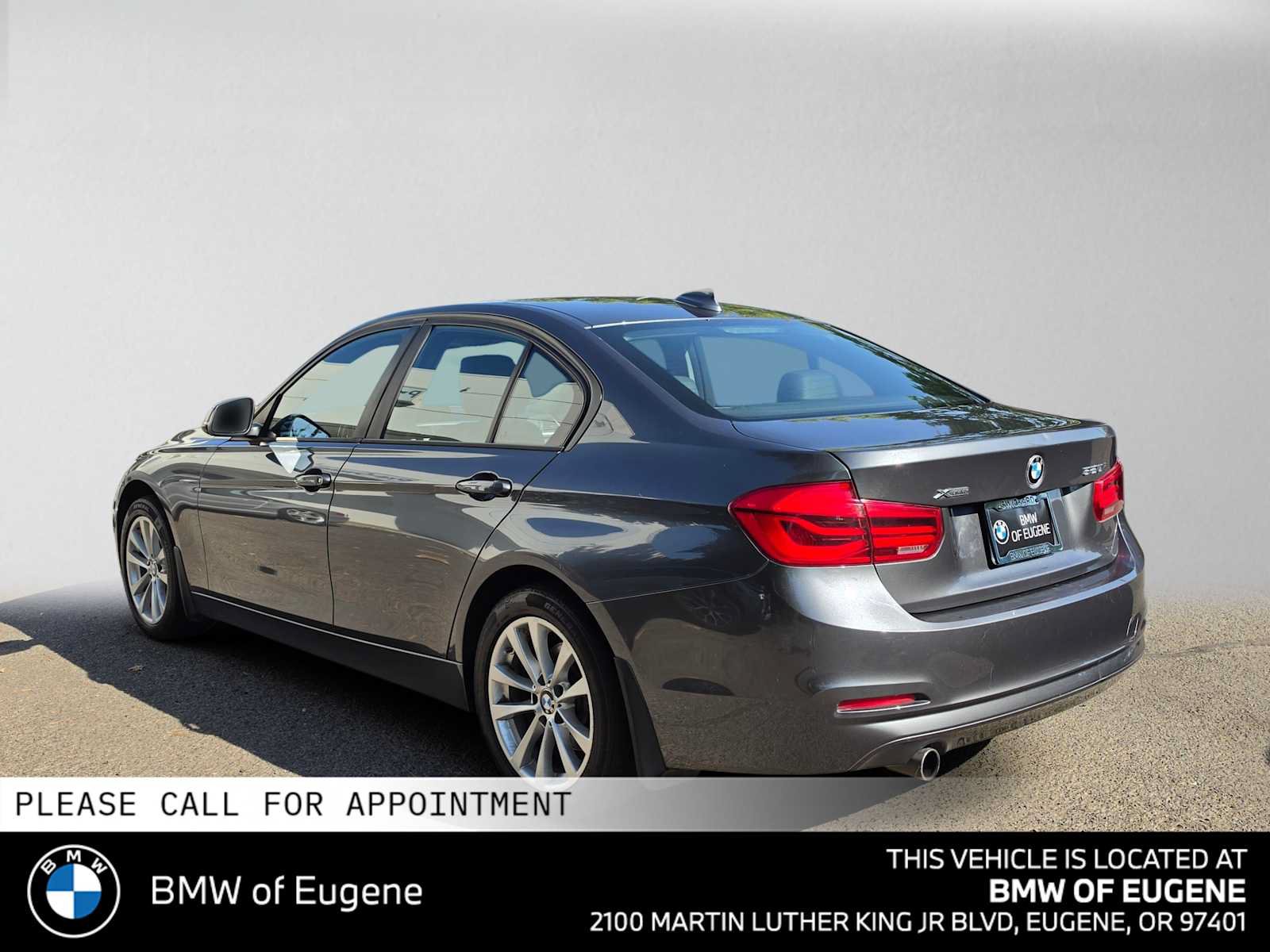 Used 2018 BMW 320i xDrive Sedan w/ Convenience Package AWD/4WD image 5