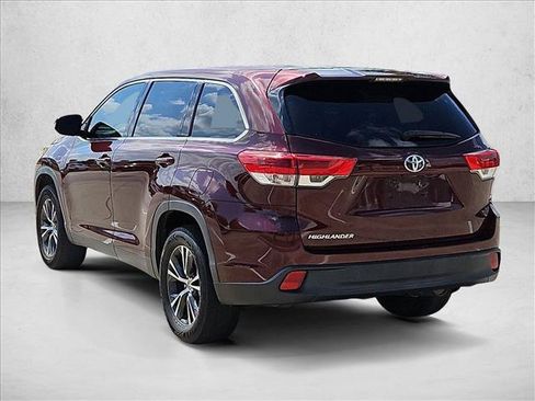 Used 2019 Toyota Highlander LE FWD image 7