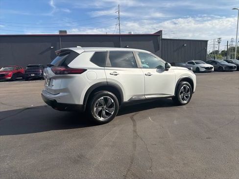 Used 2025 Nissan Rogue SV AWD/4WD image 7