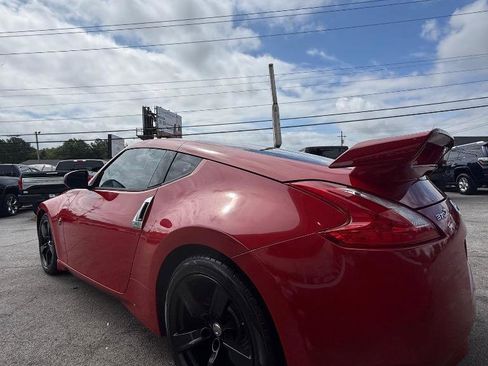 Used 2011 Nissan 370Z Coupe RWD image 2