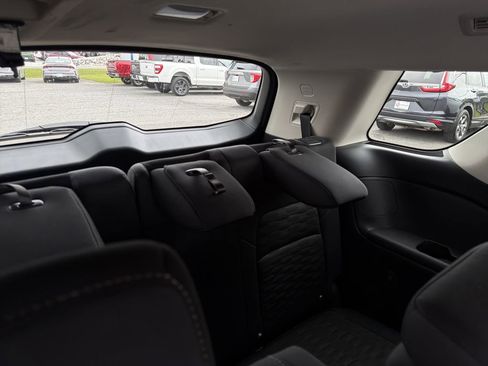 Used 2025 Nissan Pathfinder SV image 22