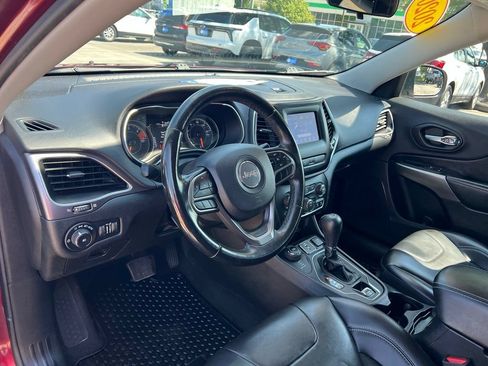 Used 2020 Jeep Cherokee Latitude Plus w/ Cold Weather Group AWD/4WD image 18