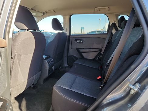 Used 2023 Nissan Rogue SV image 12