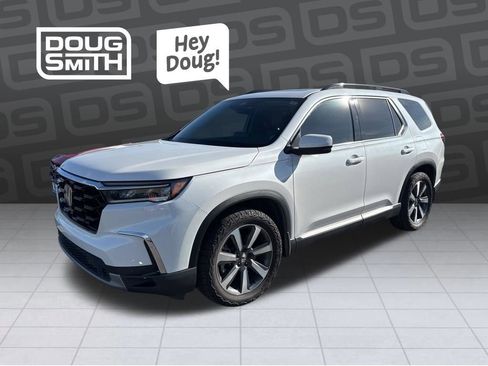 Used 2024 Honda Pilot Touring image 1