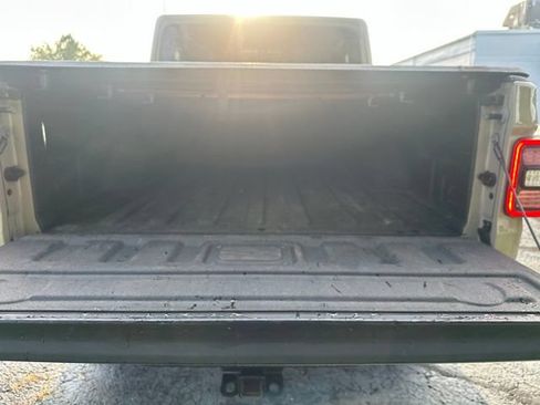 Used 2022 Jeep Gladiator Overland w/ Popular Equipment Package AWD/4WD image 9