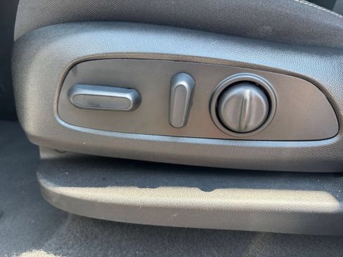 Used 2025 Chevrolet Blazer LT FWD image 21
