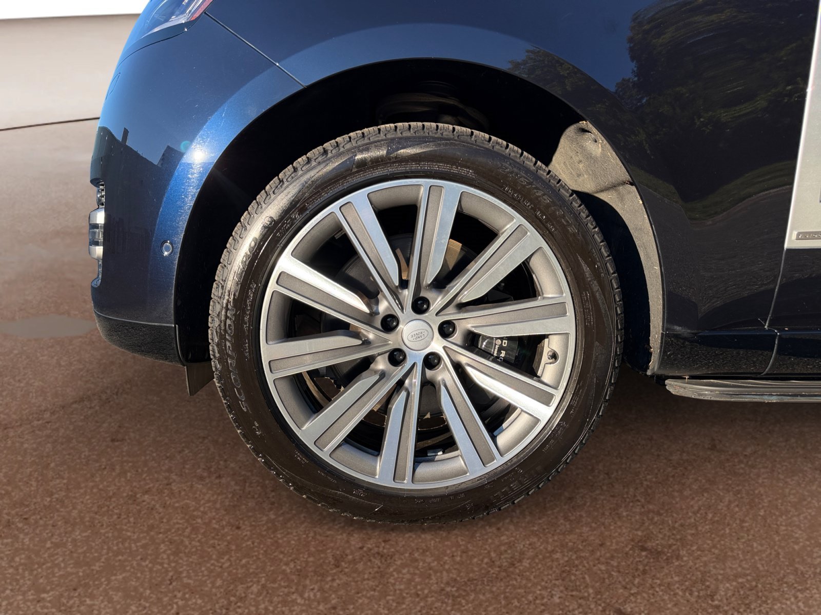Used 2025 Land Rover Range Rover Autobiography AWD/4WD image 9
