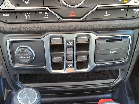 Used 2024 Jeep Wrangler Unlimited Sport AWD/4WD image 27