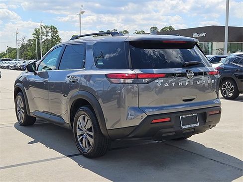 Used 2025 Nissan Pathfinder SV image 11