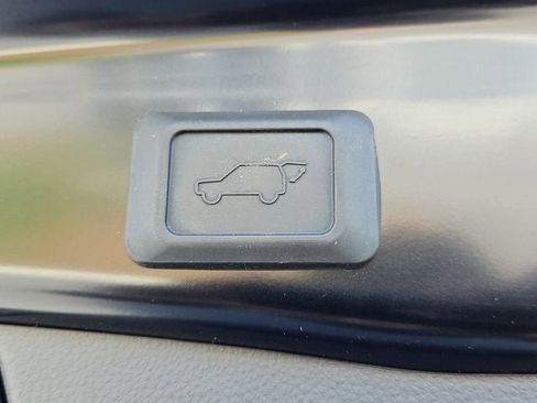 Used 2023 Toyota RAV4 XLE Premium image 33