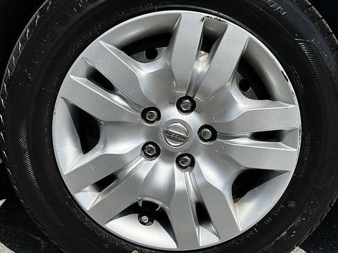 Used 2010 Nissan Altima 2.5 S FWD image 6