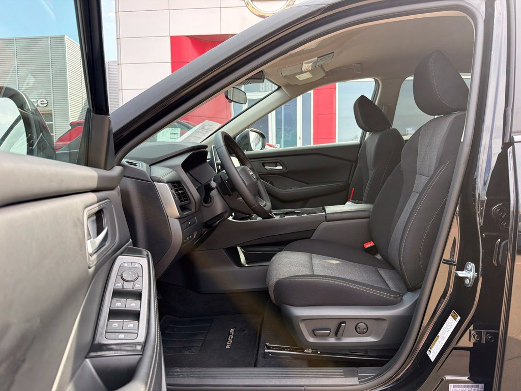 Used 2026 Nissan Rogue SV FWD image 12
