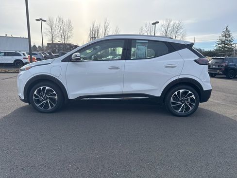 Used 2023 Chevrolet Bolt EUV Premier w/ Sun & Sound Package image 4