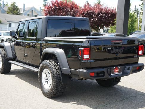 Used 2020 Jeep Gladiator Sport w/ Technology Group AWD/4WD image 3