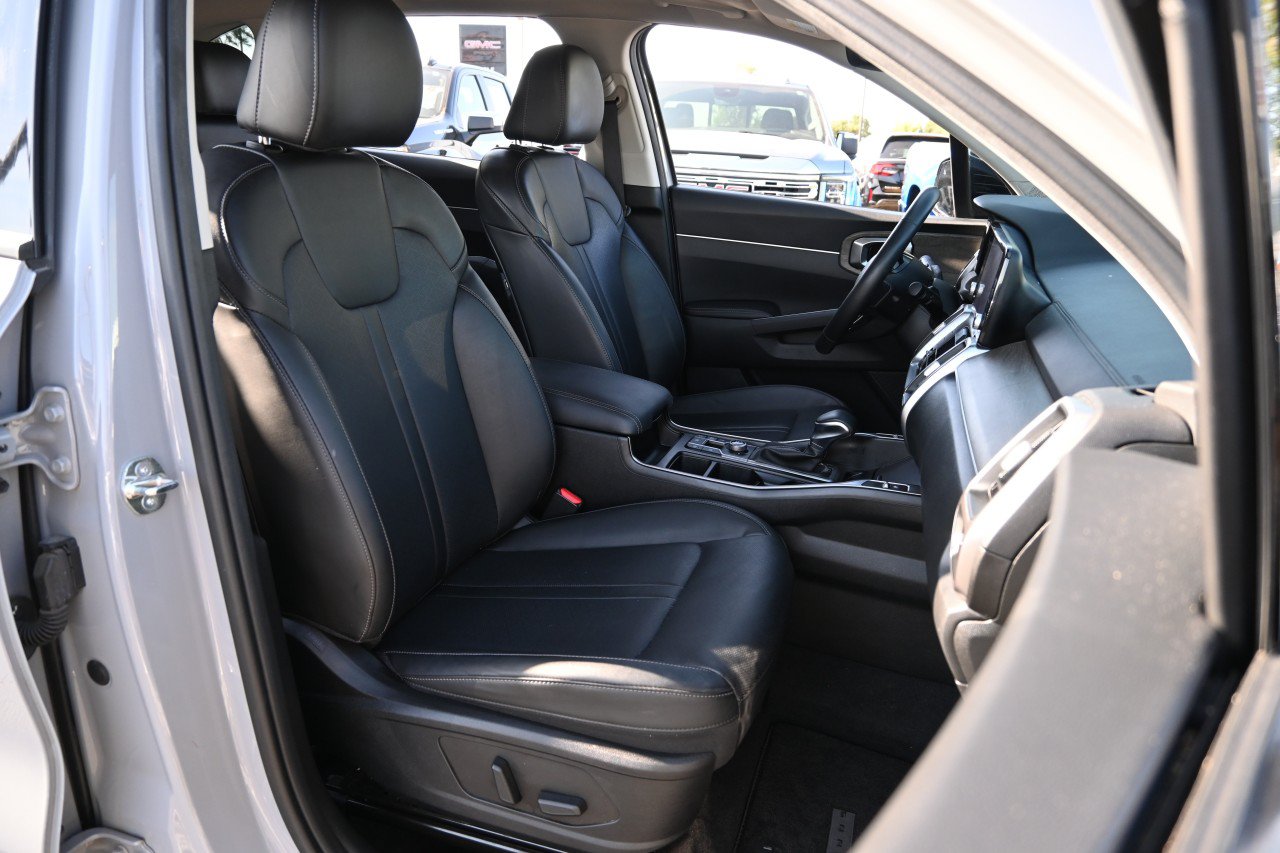 Used 2023 Kia Sorento EX w/ Panoramic Sunroof Package FWD image 27