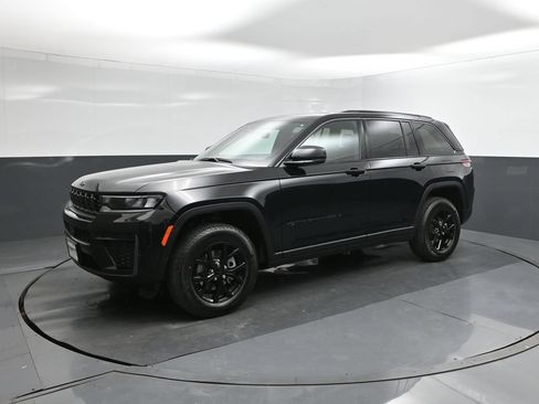 New 2026 Jeep Grand Cherokee Altitude RWD image 34