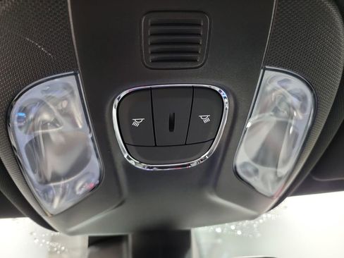 Used 2023 Jeep Compass Latitude image 40