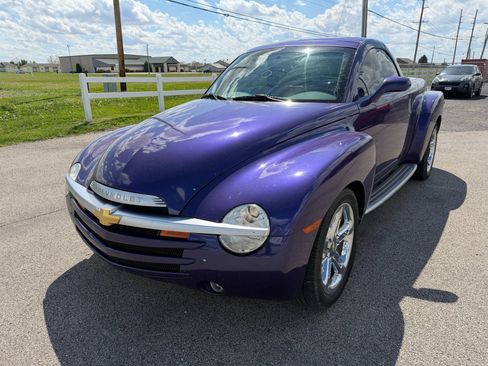 Used 2004 Chevrolet SSR w/ Preferred Equipment Group image 6